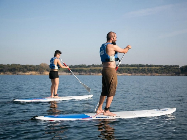 Mirando al horizonte desde la tabla de sup.jpg